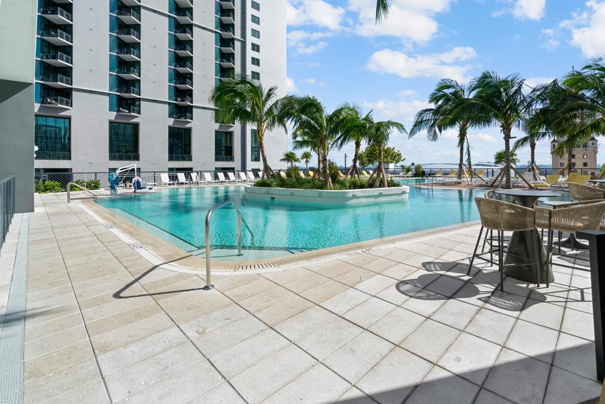 Apartment 37th Floor - 1bdrm Unt Amazing View At Downtown Miami