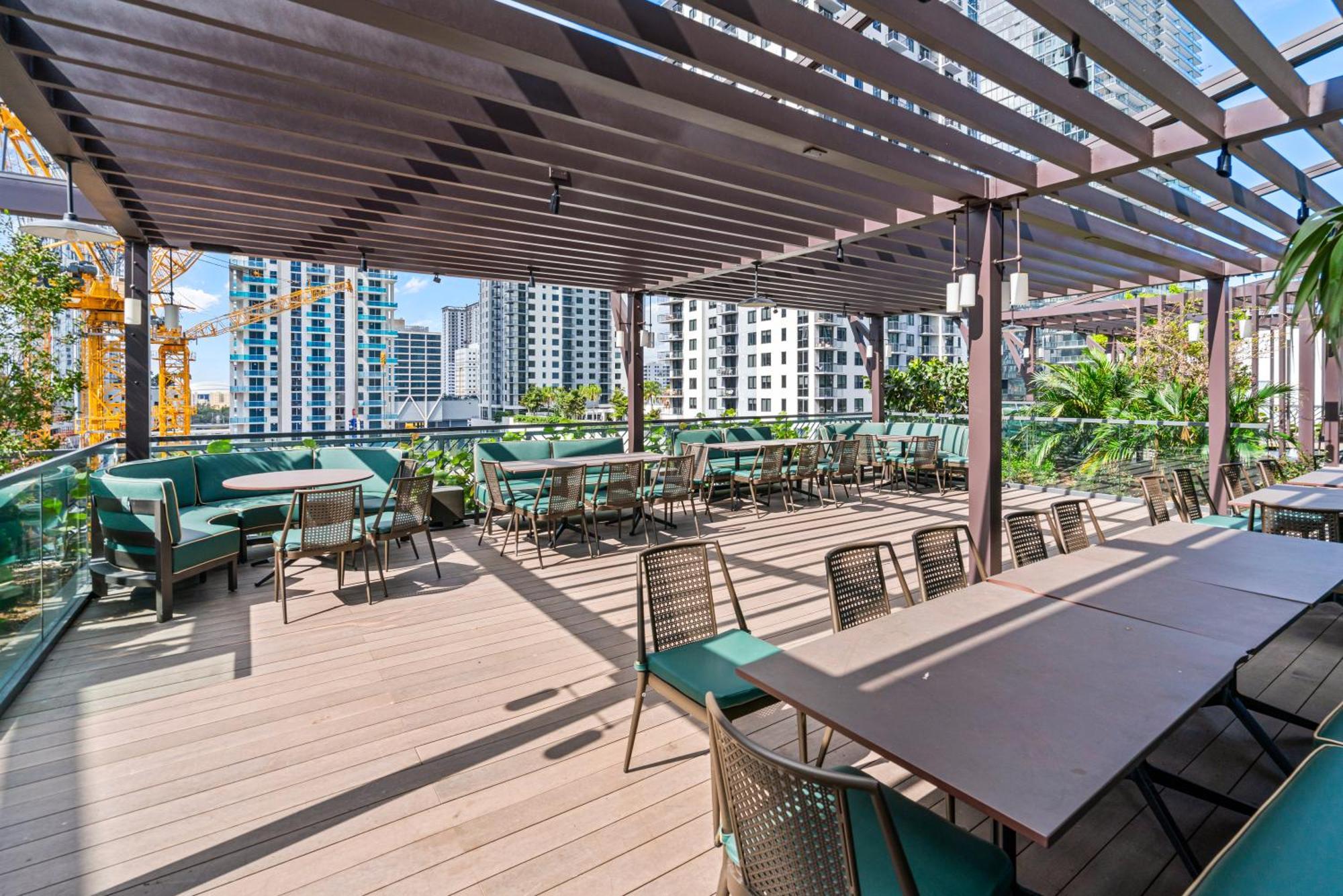 37th Floor - 1bdrm Unt Amazing View At Downtown *