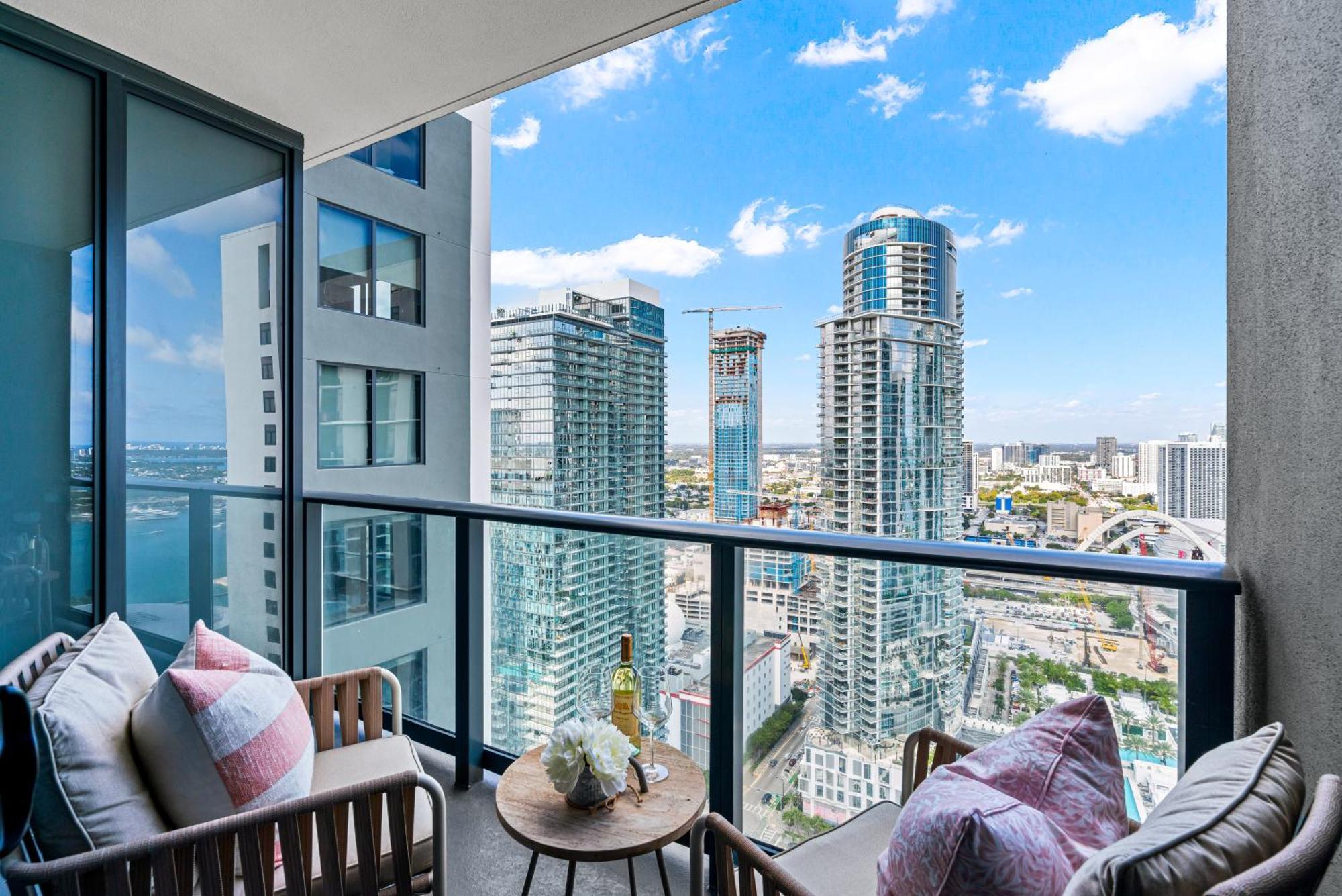 Apartment 37th Floor - 1bdrm Unt Amazing View At Downtown