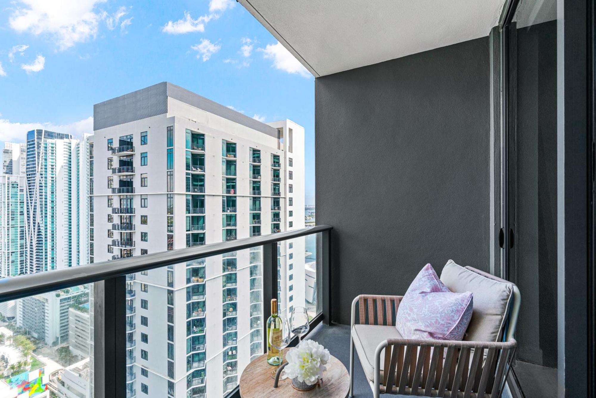 37th Floor - 1bdrm Unt Amazing View At Downtown Apartment *
