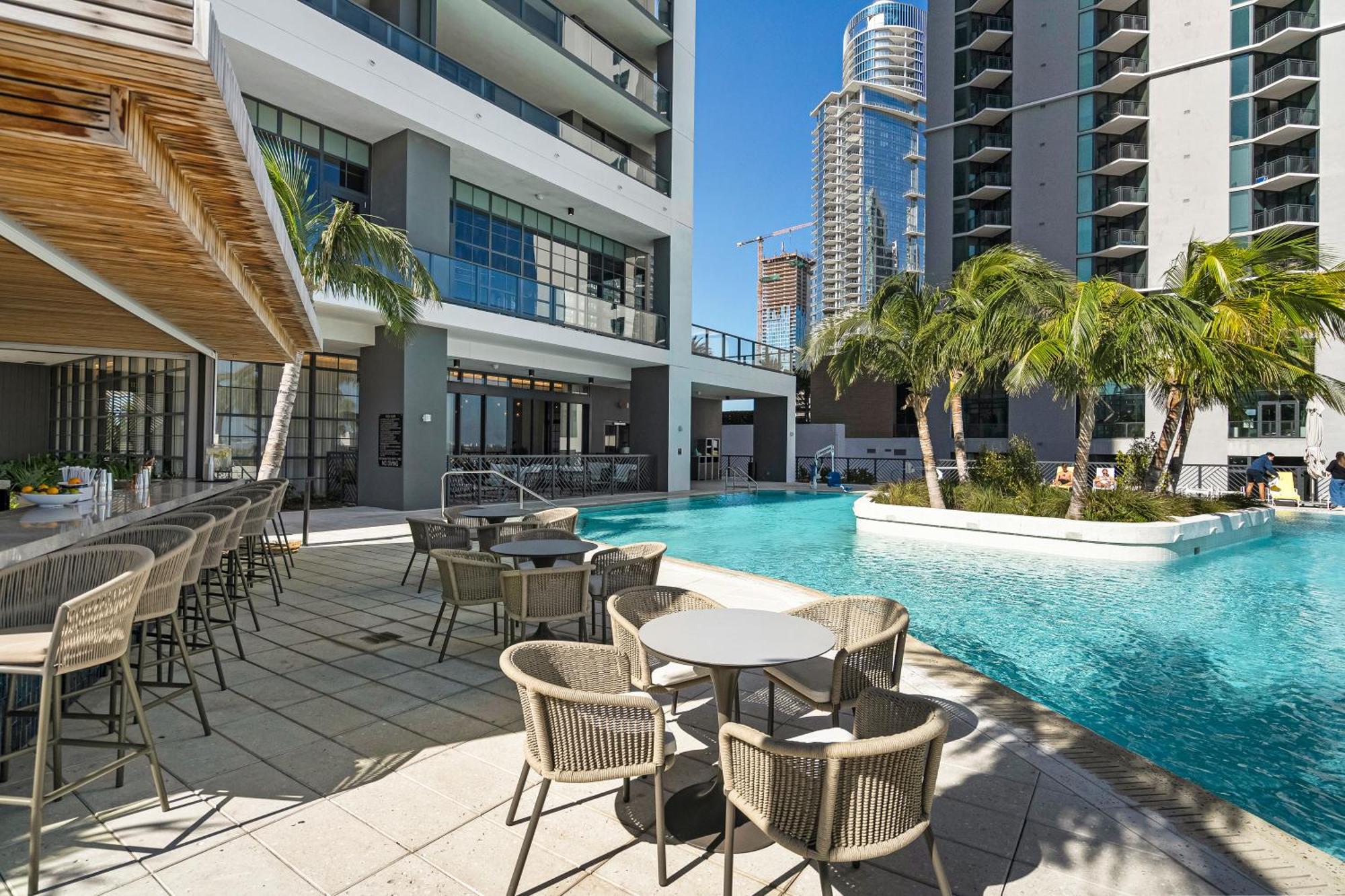 Apartment 37th Floor - 1bdrm Unt Amazing View At Downtown Miami
