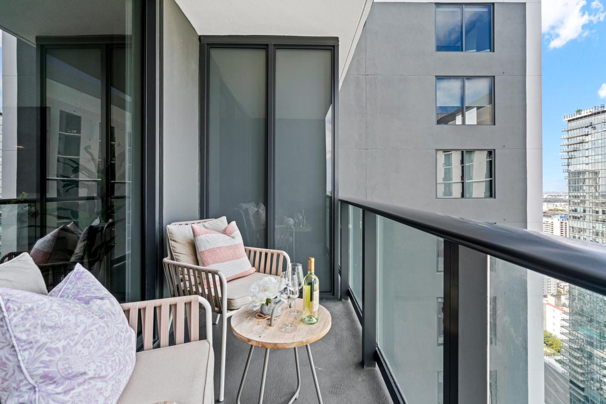 37th Floor - 1bdrm Unt Amazing View At Downtown Apartment *